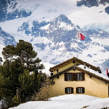 Lodge Mountain Ze Seewjinu - Above *