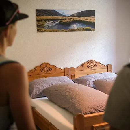 Lodge Mountain Ze Seewjinu - Above *